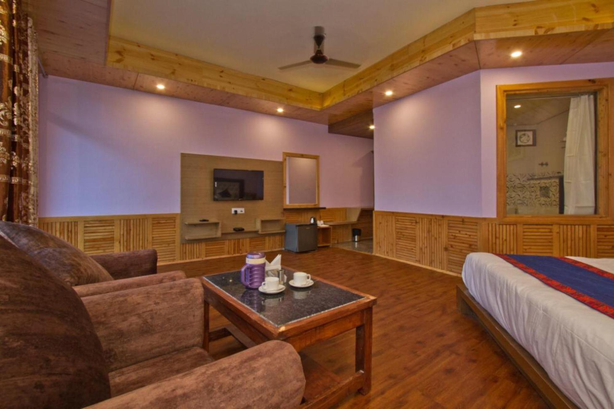 Goroomgo Hotel Bd Resort Manali - Excellent Stay With Family, Parking Facilities Exterior photo