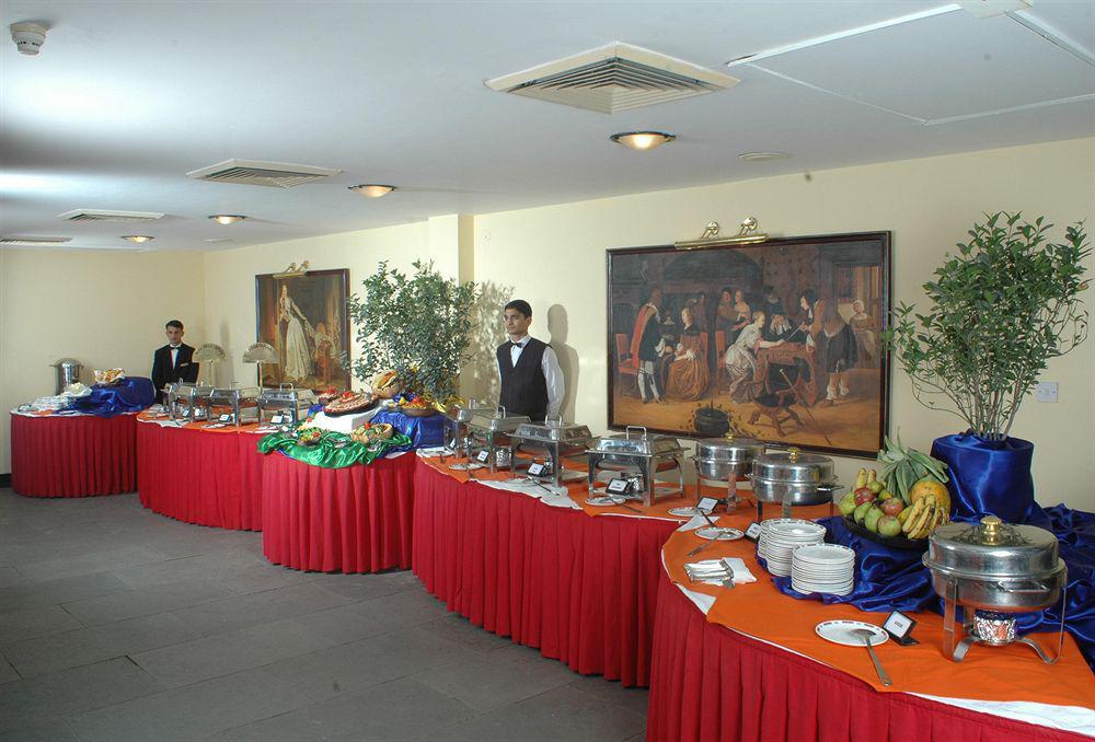 Goroomgo Hotel Bd Resort Manali - Excellent Stay With Family, Parking Facilities Restaurant photo